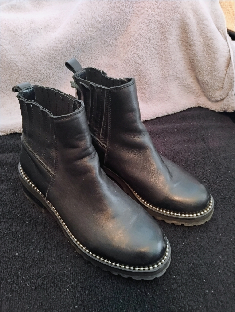 Steve Madden Gibson Leather Chelsea Boots EUC Fits Like Sz. 7
